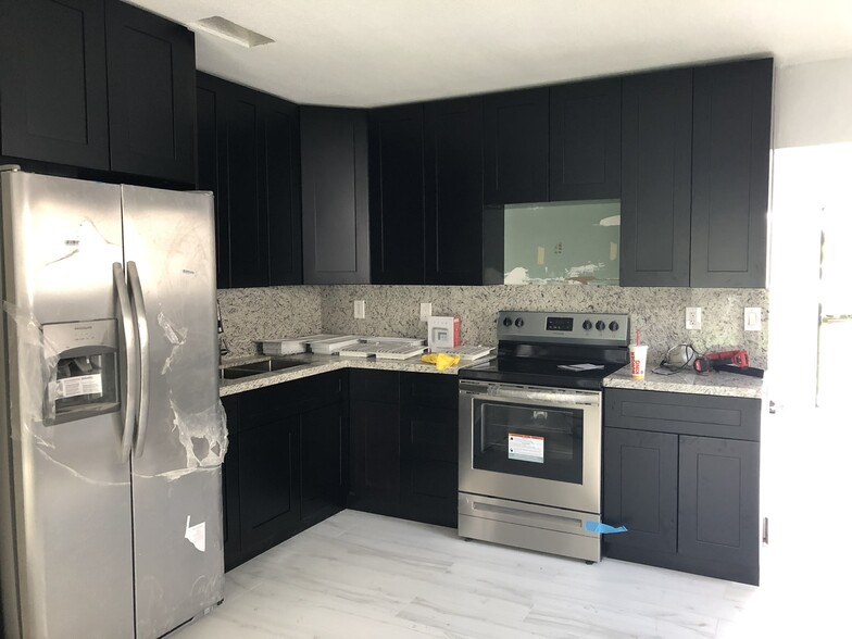 Primary Photo - 7142 SW 22nd St