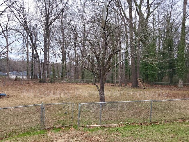 Building Photo - 653 Glenn Gee Rd