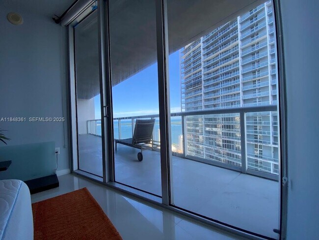 Building Photo - 475 Brickell Ave