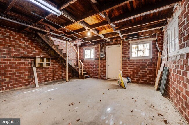 Building Photo - 121 W Arch St