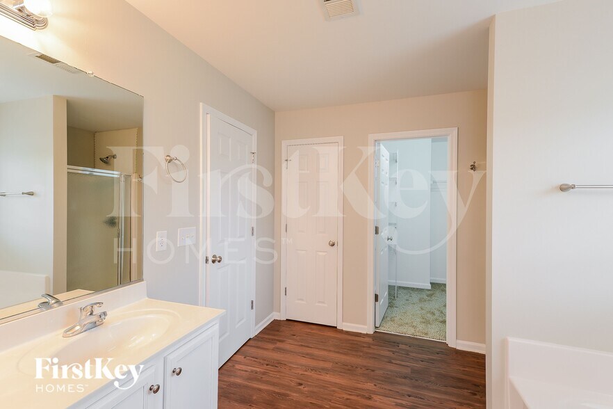 Building Photo - 5121 Brahman Trail