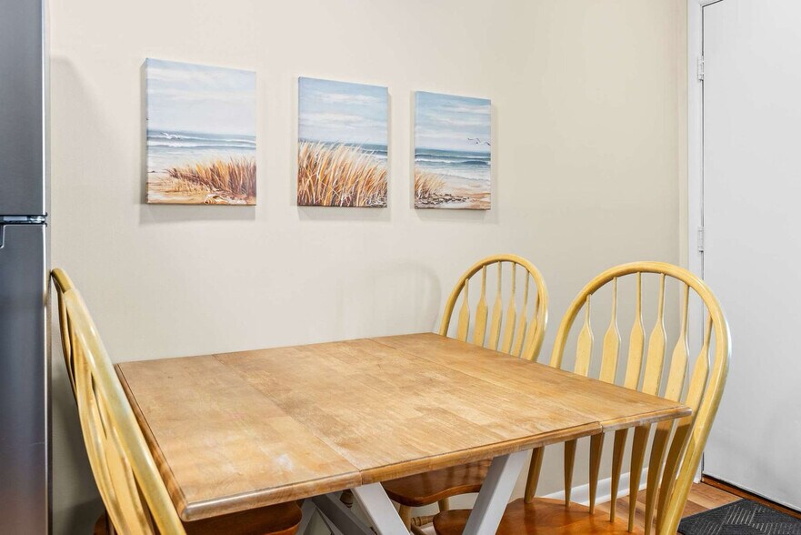 Building Photo - 875 Plymouth Pl