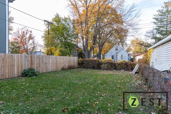 Building Photo - OPEN HOUSE- 4/2! 3PM-330PM! 2-BEDROOM 1-BATHROOM RANCH