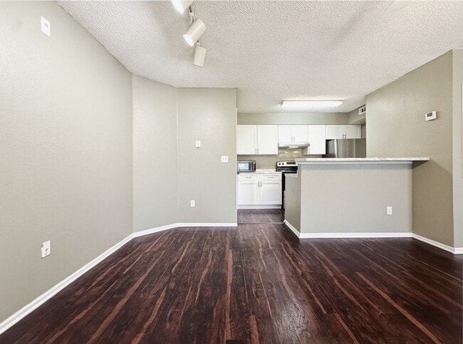 Building Photo - 2/2 Remodeled Condominium In Park Central, Millenia