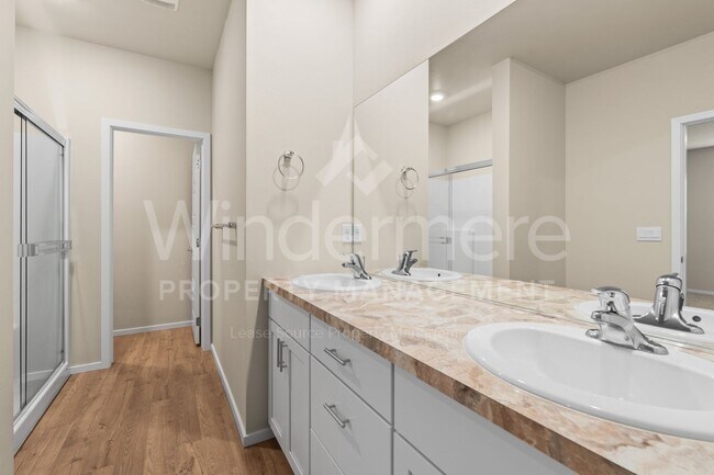 Building Photo - Welcome to this stunning 4-bedroom, 2-bathroom home located in the heart of Spokane, WA.