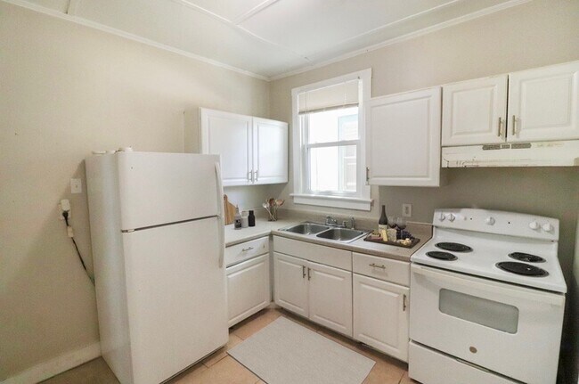 Building Photo - 628 E 38th St