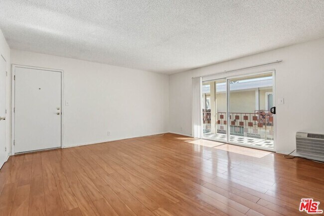 Building Photo - 515 N Alfred St