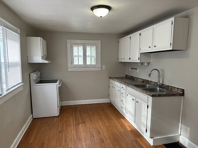 Building Photo - Single Family Home