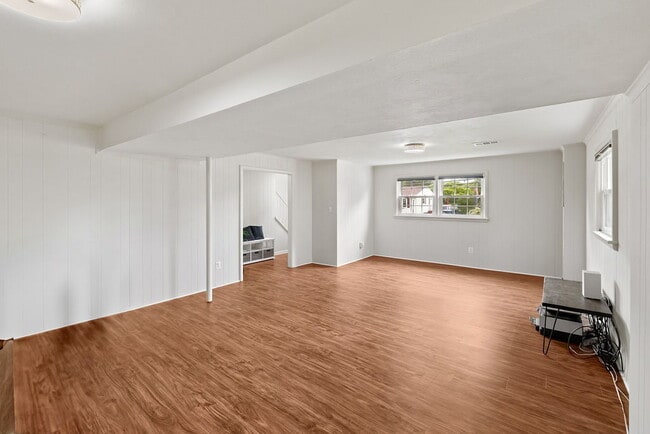 Building Photo - Affordable, Spacious AND Convenient Walk t...