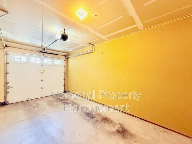 Building Photo - 8019 NE 22nd St