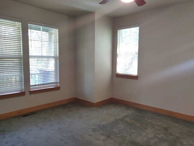 Building Photo - Charming 3x2.5 Modern Craftsman Home in NW...
