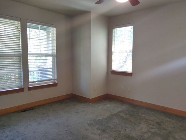 Building Photo - Charming 3x2.5 Modern Craftsman Home in NW Crossing with Private Backyard Oasis and Bonus Room Up...