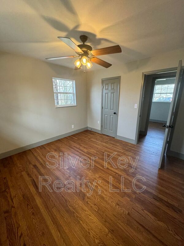 Building Photo - 406 Dodson Ave