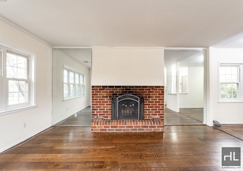 Building Photo - 188 STREET