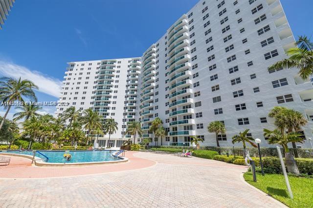 Building Photo - 3001 S Ocean Dr