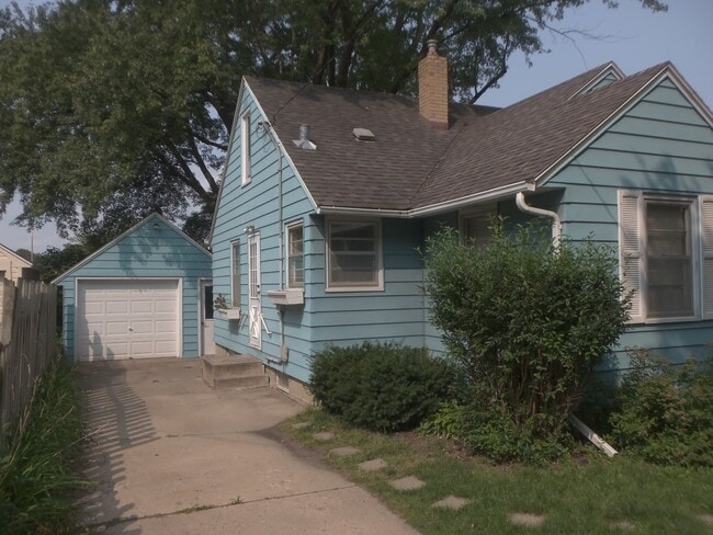 Building Photo - Engaging Cape Cod In An In-town Location!