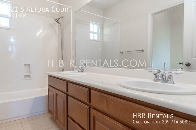 Building Photo - 521 S Altura Ct