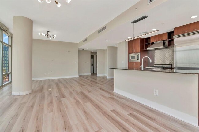 Building Photo - 1208 E Kennedy Blvd