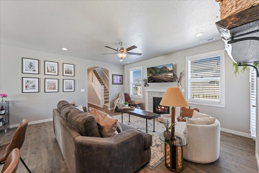 Building Photo - 3378 S Cabin Creek Way