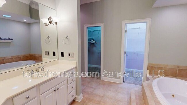Building Photo - 385 Mistletoe Trail