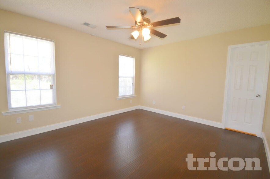 Building Photo - 4136 Red Shed Ln