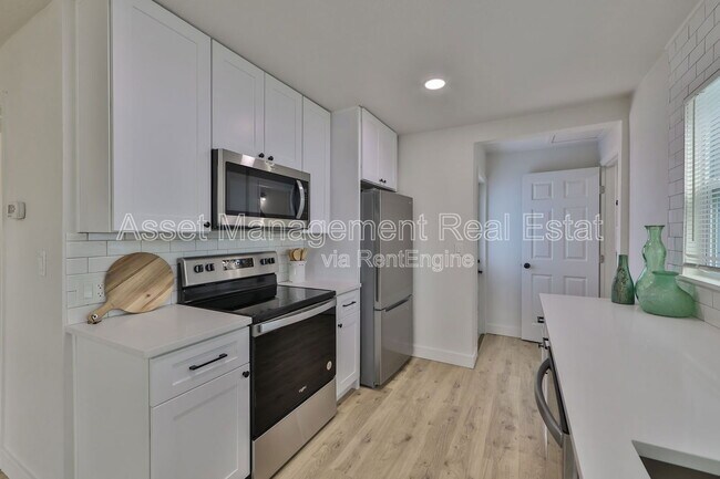 Building Photo - 875 53rd Terrace N