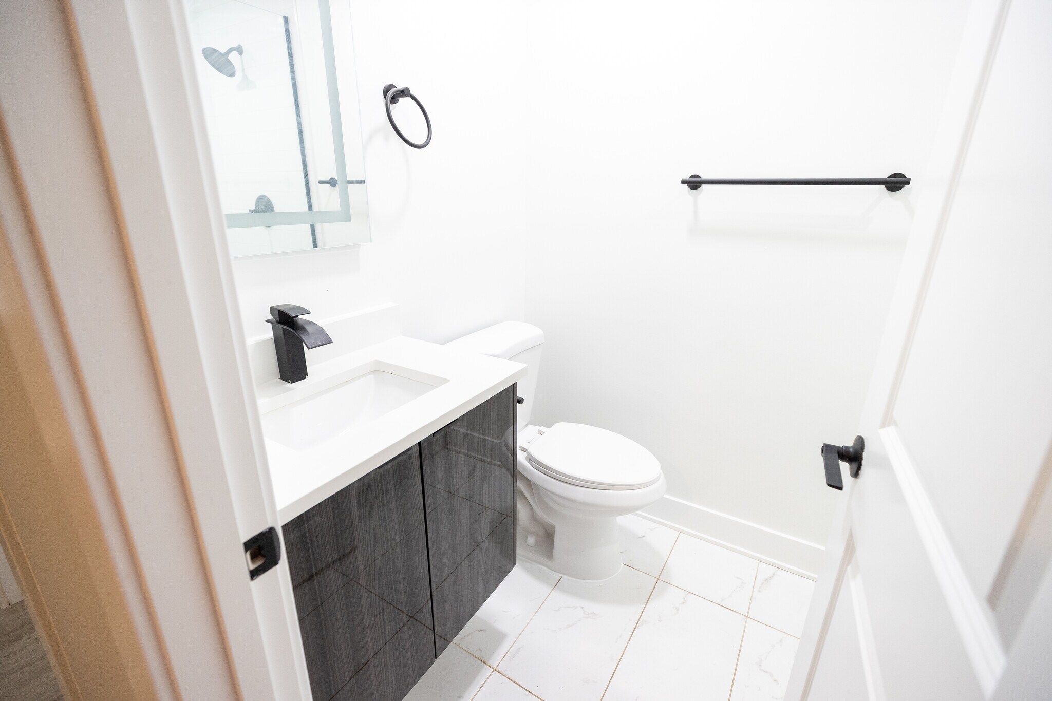 Building Photo - 2175 N Maplewood Ave