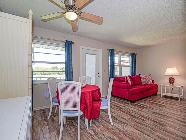 Building Photo - 74 Royal Oak Ct