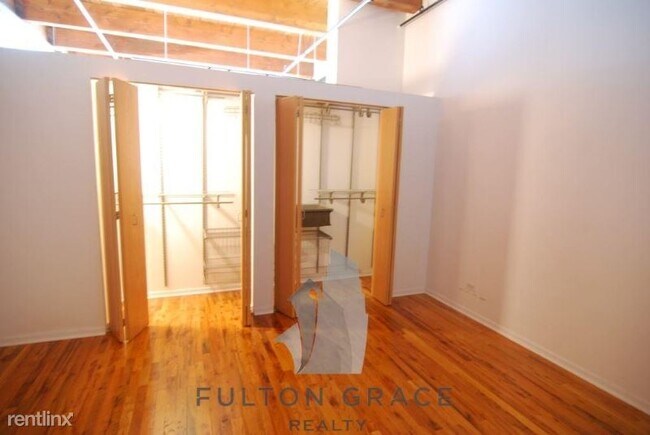 Building Photo - 1245 W Van Buren St