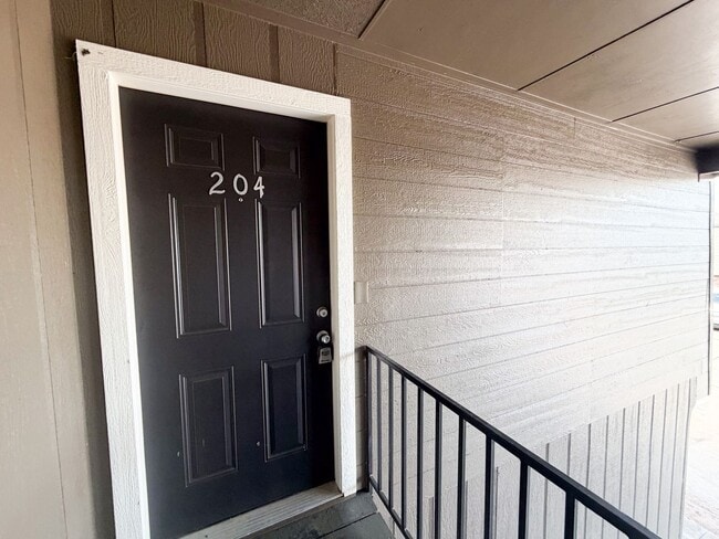 Building Photo - Willow Court Apartments, Unit 204 - 2 Bedroom, 1 Bathroom Apartment Home in Mexia, TX!