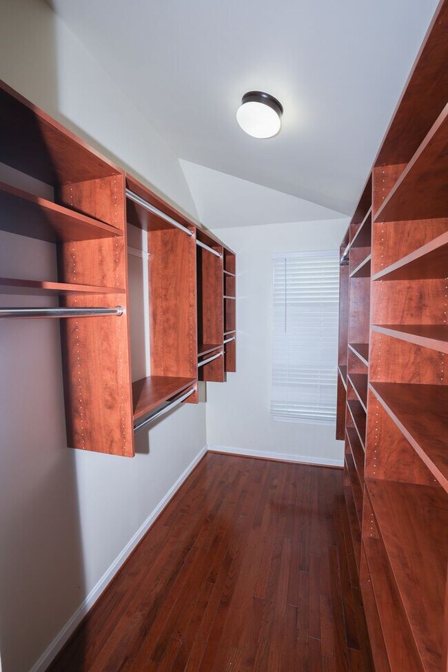 Building Photo - Great Townhouse in Fairwoods