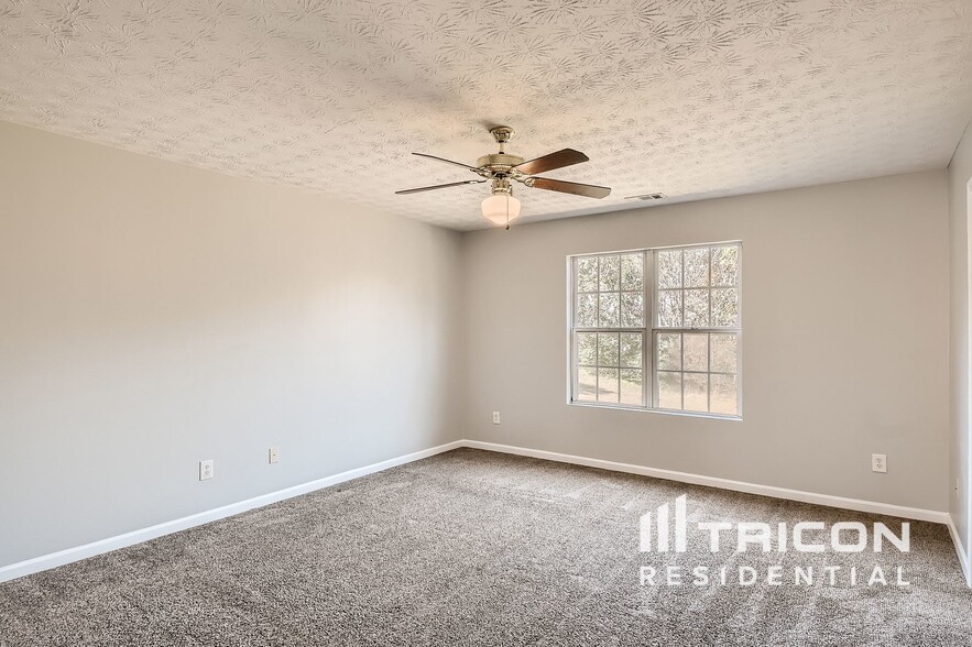 Building Photo - 1401 Lancaster Ct