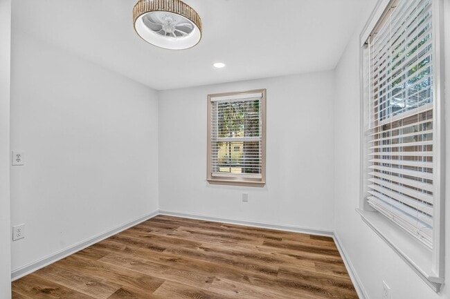 Building Photo - Move-In Ready Home Near Park Circle