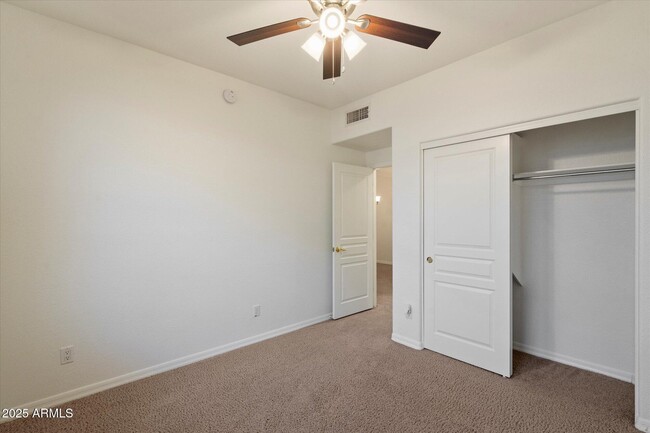Building Photo - 15221 N Clubgate Dr