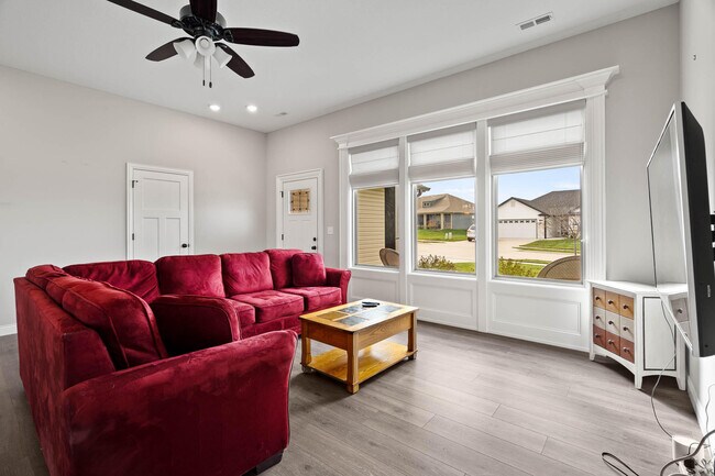 Building Photo - 3401 Yellowwood Dr
