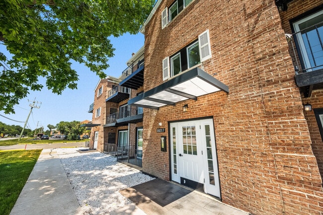 Building Photo - 10217 Dearlove Rd