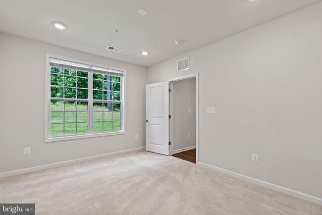 Building Photo - 23235 Milltown Knoll Square