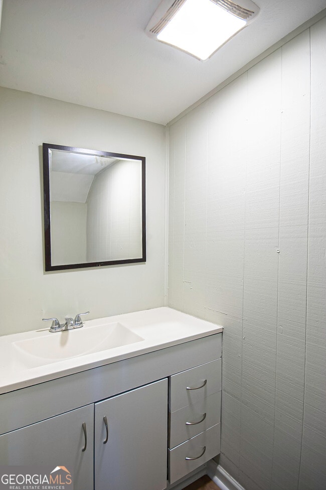 Building Photo - 3099 Colonial Way