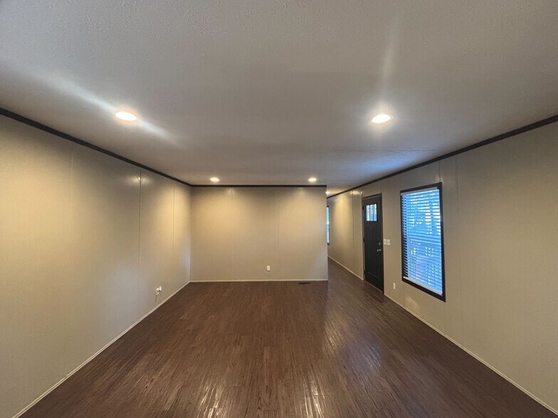 Building Photo - 606 Eloise St