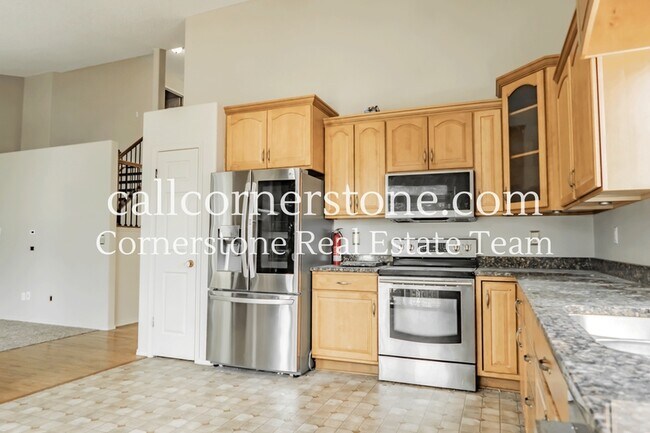 Building Photo - 4640 Kashmire Dr