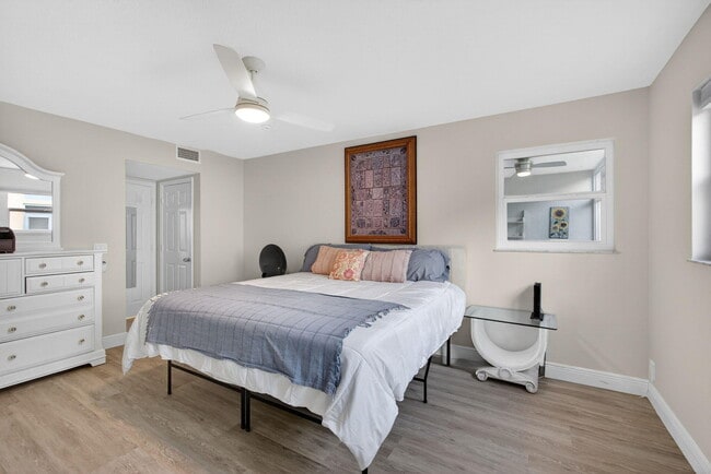 Building Photo - 2950 SE Ocean Blvd