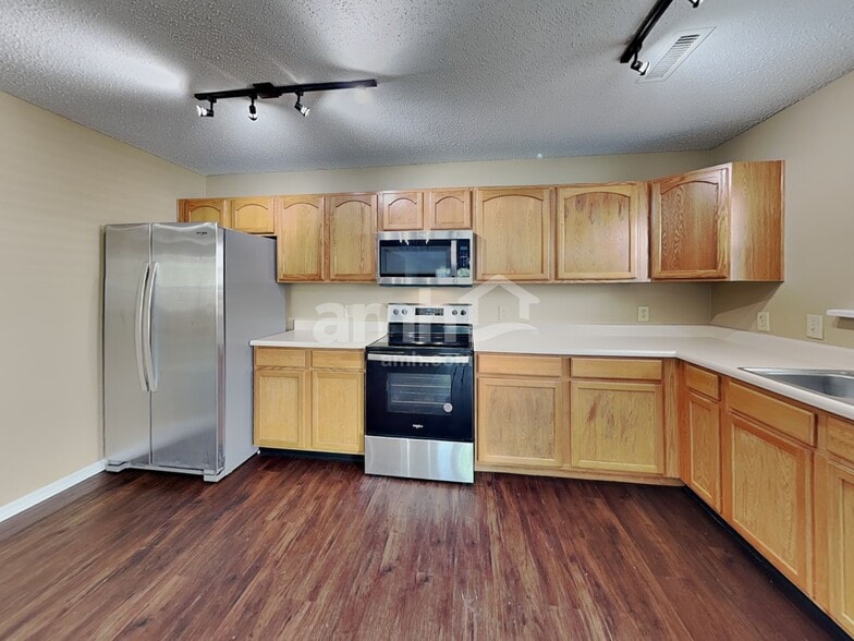 Building Photo - 12115 Maize Dr