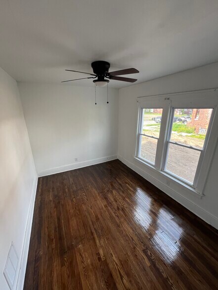 Building Photo - 3815 Pingree St