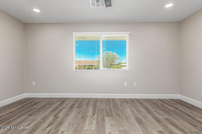 Building Photo - 9938 Willowcreek Cir