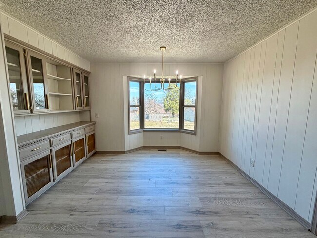 Building Photo - Beautifully Remodeled 3 Bedroom 2 Bathroom Home Available for Rent