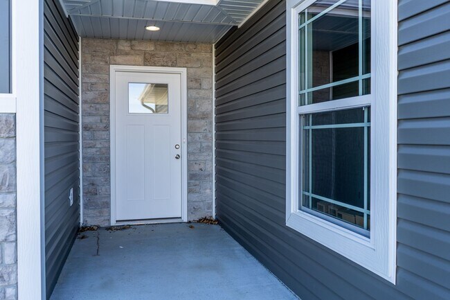 Building Photo - Lovely home for rent in established neigborhood
