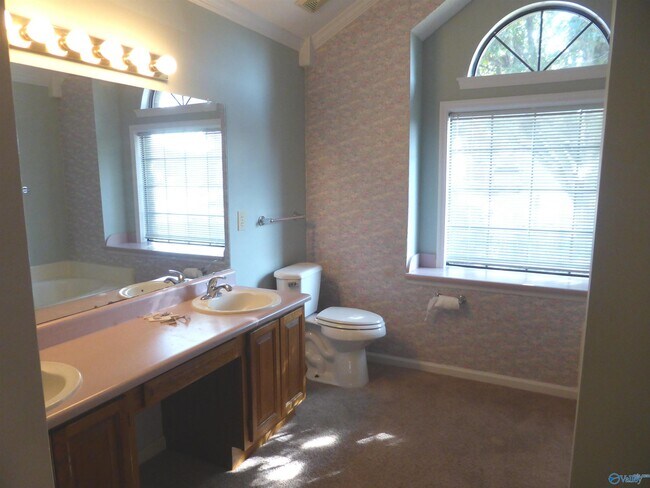 Building Photo - 2503 Jarvis St SW