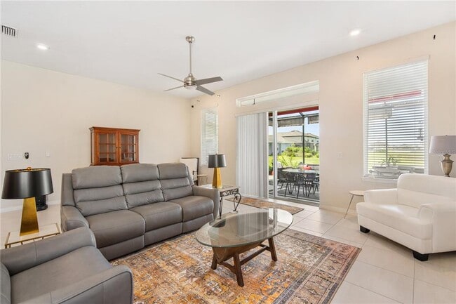 Building Photo - 13413 Palmera Vista Dr