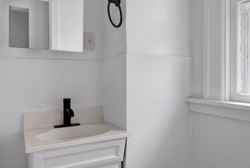 Building Photo - 808 Vine St