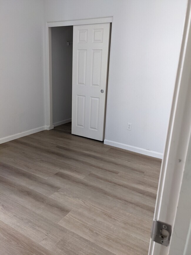 Building Photo - 135 Parc Place Dr